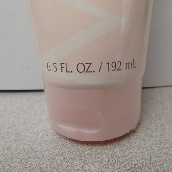 Mary Kay Hydrating Lotion - Picture 3 of 4